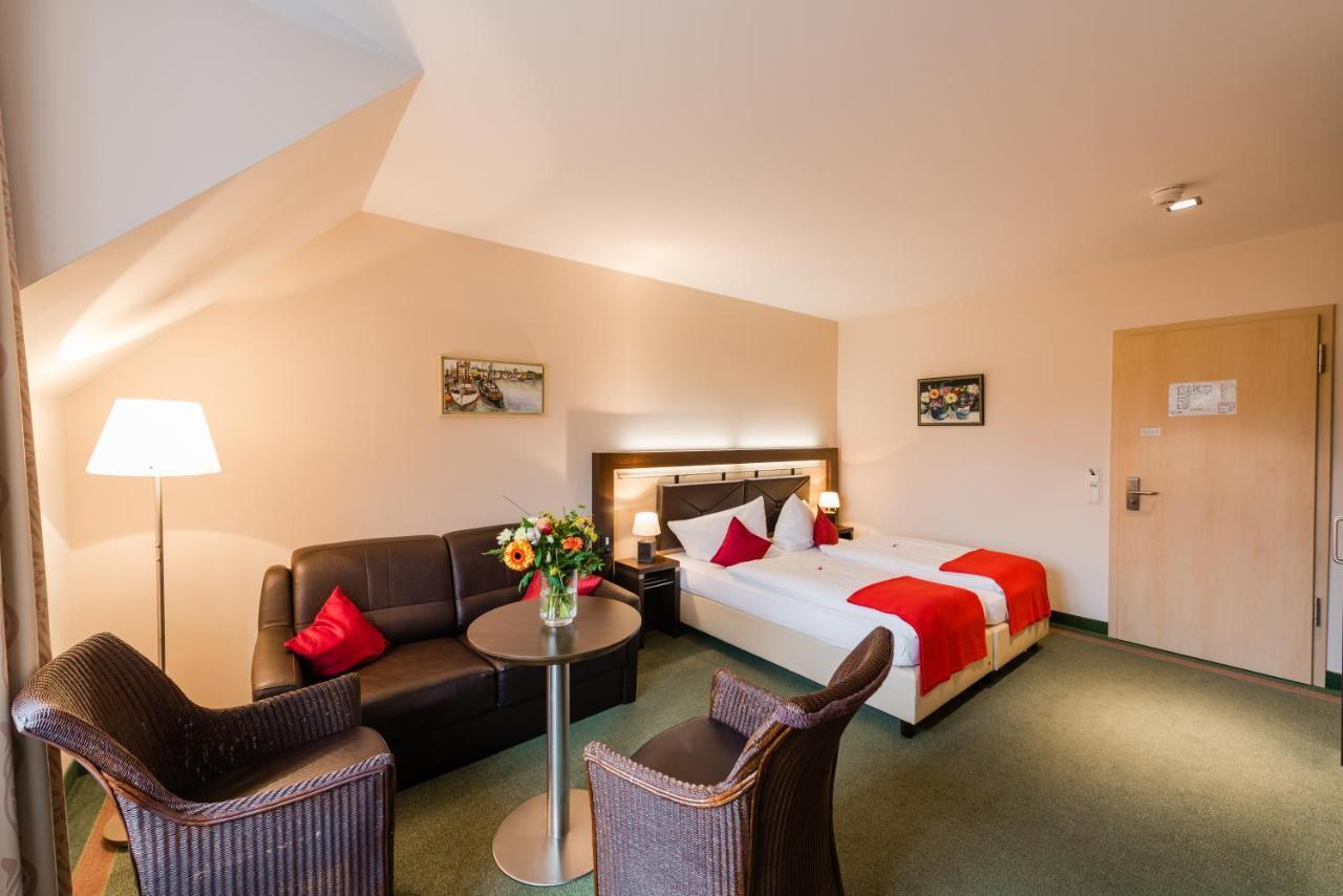 Hotel Am Fischerhafen Ditzum Exteriör bild