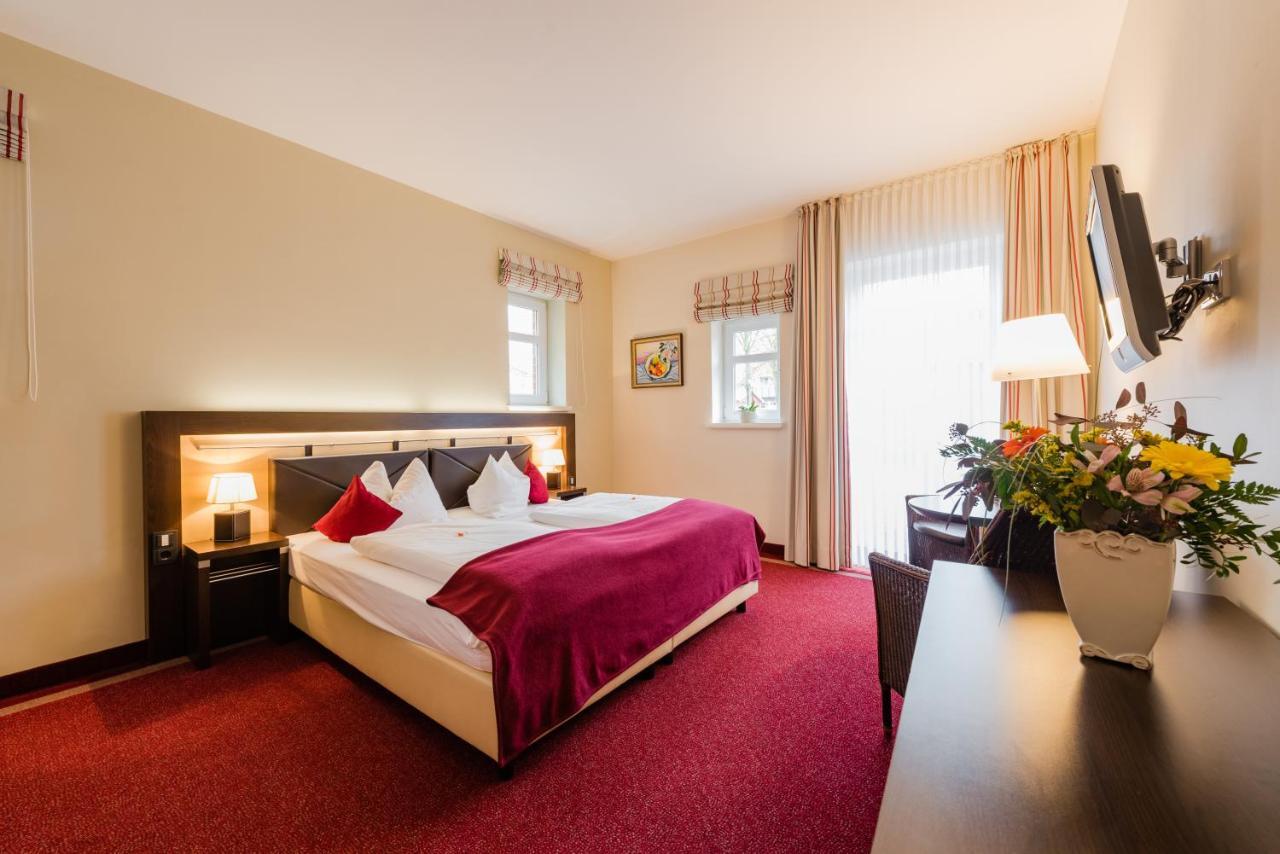 Hotel Am Fischerhafen Ditzum Exteriör bild